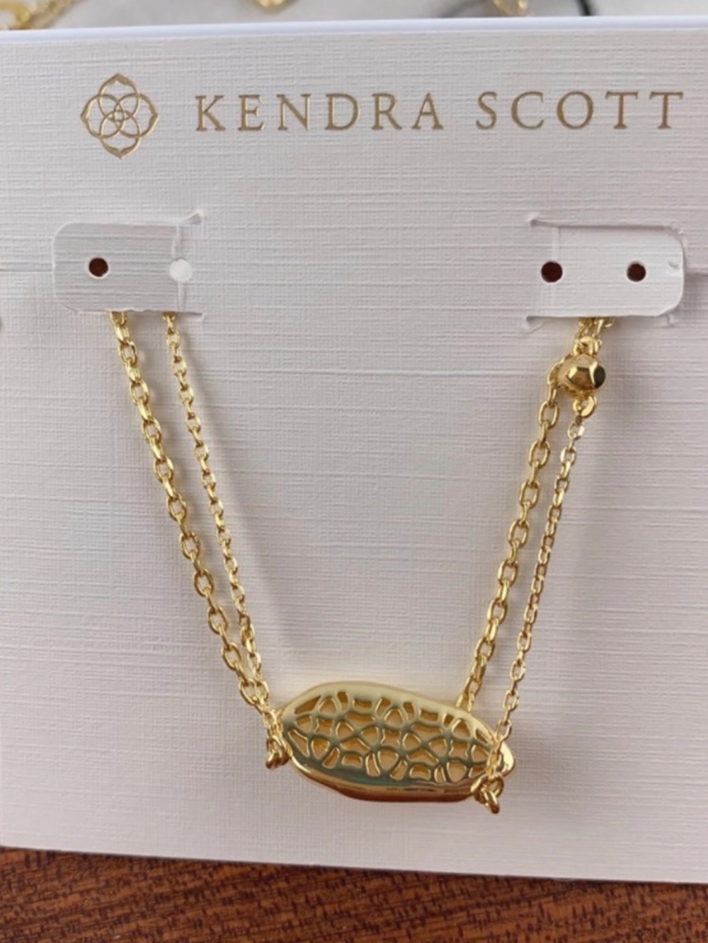 Kendra Scott necklace